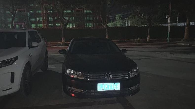 Carro seguindo a equipe da BBC(foto: BBC)