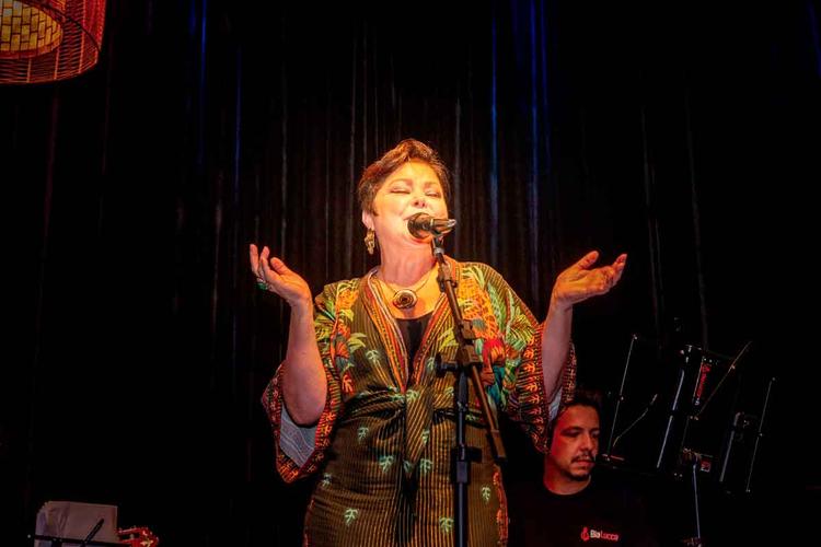 A cantora mineira Bia Lucca 