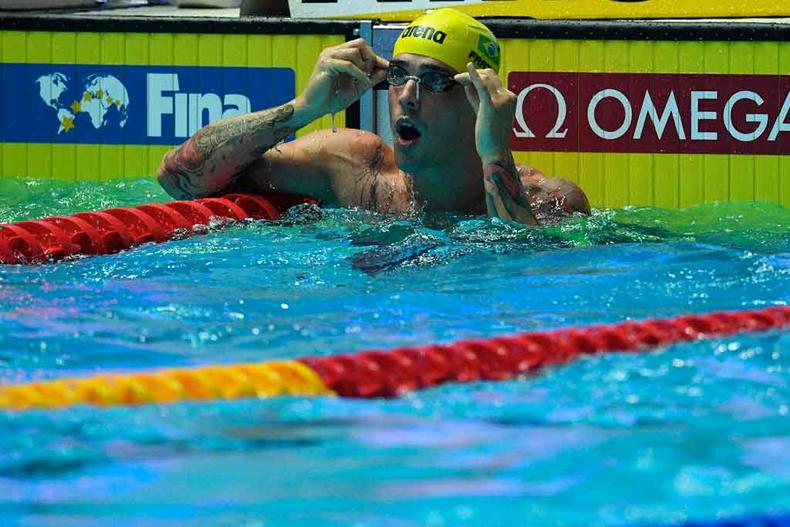 Bruno Fratus, nadador do Minas, disputa os 50m livre no Mundial da Coreia do Sul(foto: OLI SCARFF/AFP) Bruno Fratus, nadador do Minas, disputa os 50m livre no Mundial da Coreia do Sul(foto: OLI SCARFF/AFP)
