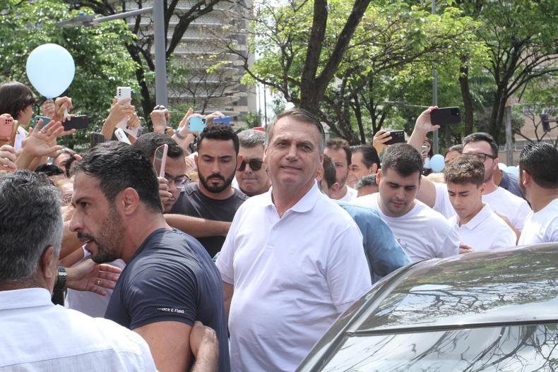 Bolsonaro na Praça da Liberdade(foto: Edesio Ferreira/EM/D.A) Bolsonaro na Praça da Liberdade