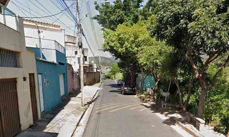 Pai e filha foram atingidos em um ponto de nibus na Rua Romero Gomes Vieira, no bairro Mangueiras