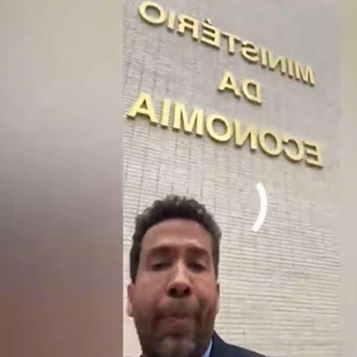 Janones acusa governo Bolsonaro de reduzir salário mínimo e aposentadorias  - Politica - Estado de Minas