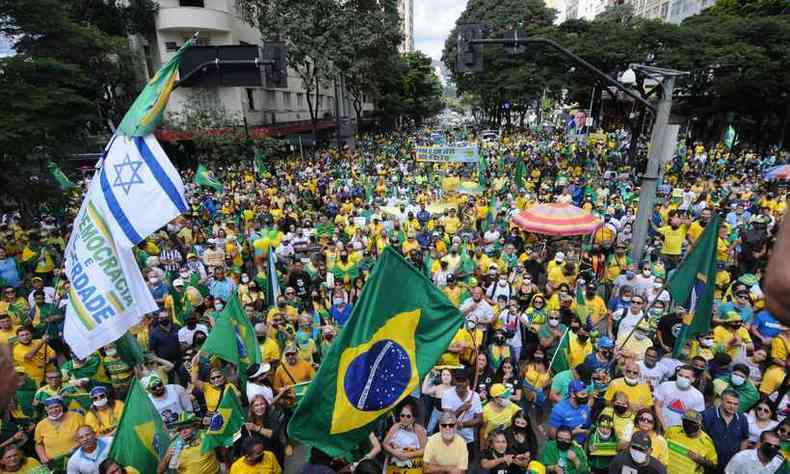 Em BH, bolsonaristas foram s ruas no Dia do Trabalhador para dar apoio ao presidente(foto: Tlio Santos/EM/D.A Press)