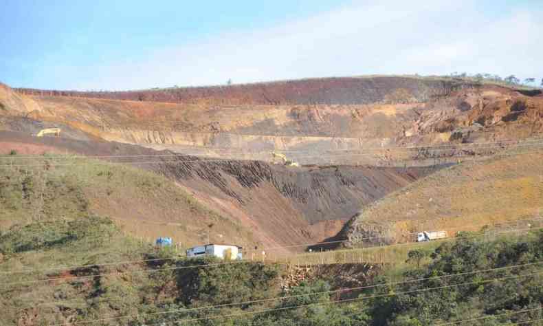 rea explorada por mineradoras na Serra do Curral