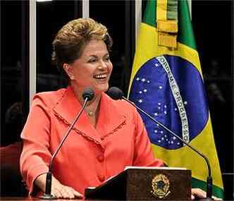 Dilma durante entrega de prmio pelo Dia da Mulher no Senado (foto: Roberto Stuckert Filho/PR)