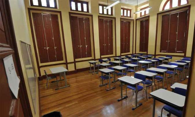 As salas de aula ganharam novas carteiras, mesas de professores e quadros brancos para pincel (foto: Juarez Rodrigues/EM/DA Press) As salas de aula ganharam novas carteiras, mesas de professores e quadros brancos para pincel (foto: Juarez Rodrigues/EM/DA Press)