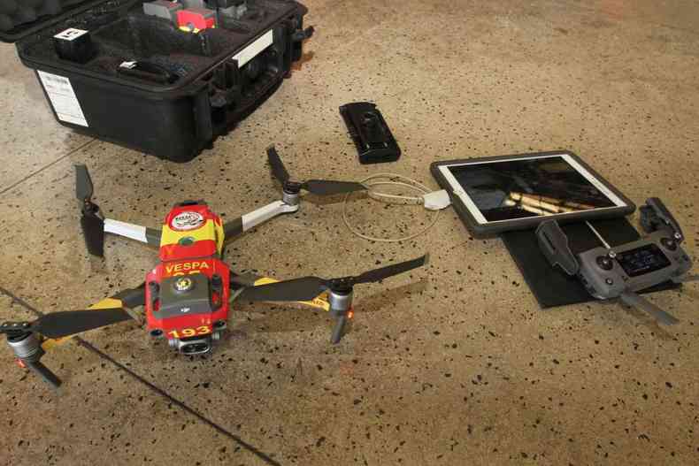Compacto e econômico, o drone reduz o custo de operações feitas anteriormente com helicópteros(foto: Jair Amaral/EM/D.A Press)