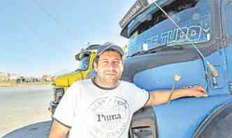 O motorista Dnis Severino Lemos, que foi vtima de assalto durante viagem, cobra mais segurana nas estradas do pas(foto: FOTOS: MARIA TEREZA CORREIA/EM/D.A PRESS)