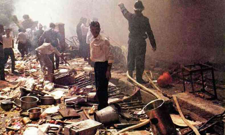 Destruio causada pela detonao de bombas em diversos locais em Mumbai: ocasionou 257 mortos.(foto: India Today)