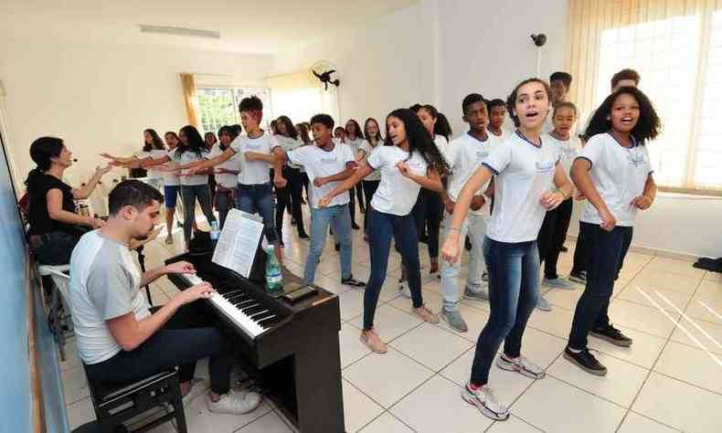 Com produo de musicais, a difcil arte de cantar e danar simultaneamente  ponto forte do programa(foto: Gladyston Rodrigues/EM/D.A PRESS)