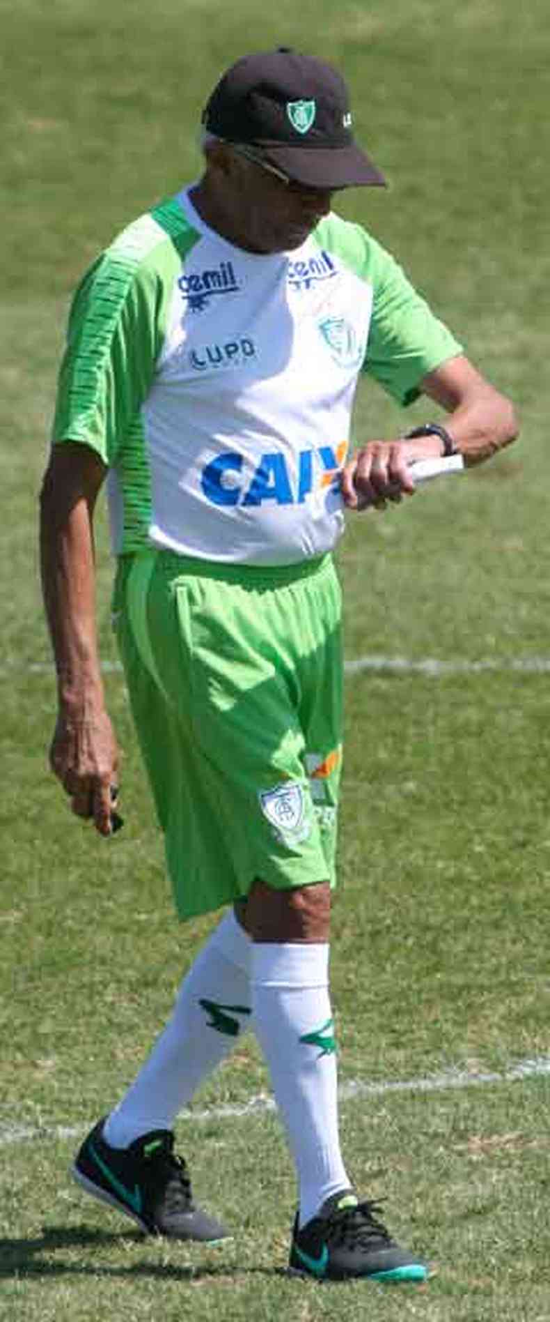 Givanildo planeja um time ofensivo em 2019, para que o Coelho consiga se garantir de novo na Srie A(foto: Edesio Ferreira/EM/D.A Press)