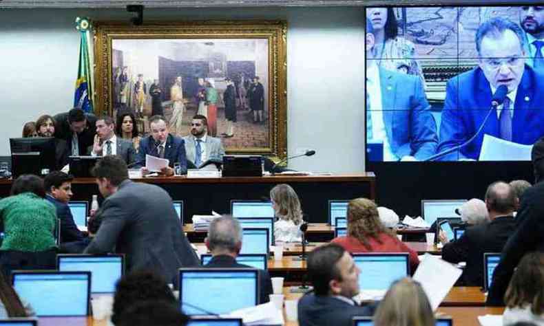 Alguns deputados governistas no ficaram completamente satisfeitos com o acordo(foto: Pablo Valadares/Cmara dos Deputados)