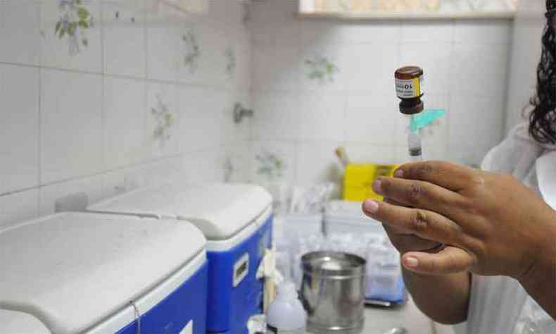 A cobertura vacinal de febre amarela acumulada em Minas est em torno de 95,16%. Mais de 690 mil pessoas no receberam o imunizante (foto: Alexandre Guzanshe/EM/DA Press - 20/2/18)