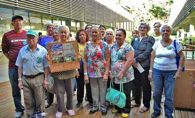 Cerca de 40 idosos do grupo de convivncia Senhora de Nazar, do Barreiro, participaram da visitao (foto: Beatriz Maciel/PBH)