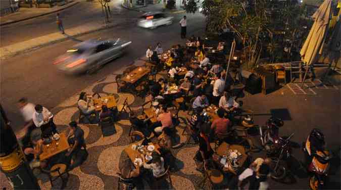 Uma das principais vantagens apontadas pelos moradores  a praticidade de bares perto de casa, o que evita problemas com a Lei Seca(foto: Tulio Santos/EM/D.A Press )