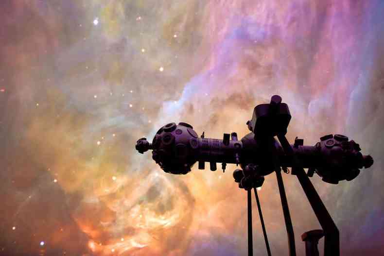 Aberto h 10 anos, o Planetrio da UFMG promove observaes noturnas e conta tambm com telescpio solar (foto: Pedro Furtado-Coletivo Imaginrio/Divulgao)