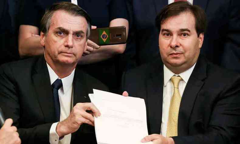 Bolsonaro e Maia em fevereiro, na entrega da proposta da reforma da Previdncia: desde ento, eles tm divergncias frequentes(foto: MARCELO FERREIRA/CB/D.A PRESS)