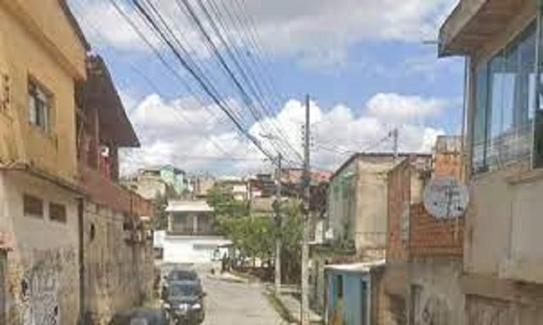 Homem tentou se esconder dentro de casa, mas foi perseguido e morto