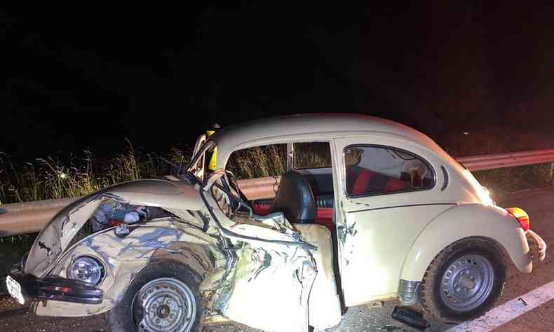 Motorista do Fusca morreu ao ser atingida por carro conduzido por motorista alcoolizado e sem habilitao(foto: Divulgao/PRF)