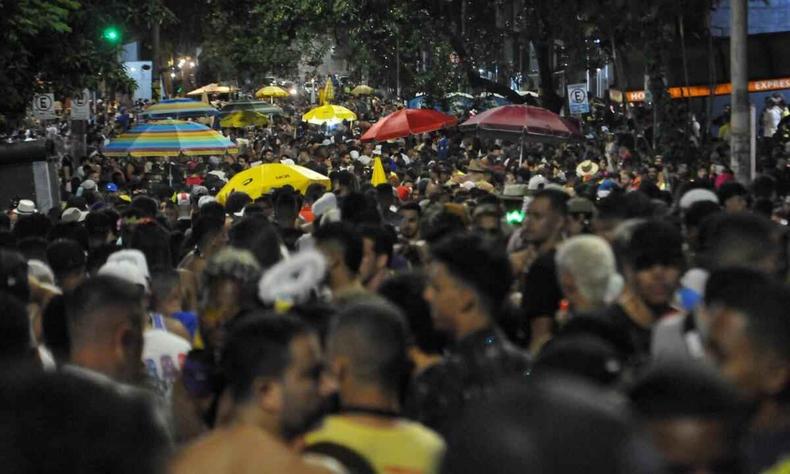 Blocos de carnaval reuniram multides na regio Centro-Sul de Belo Horizonte
