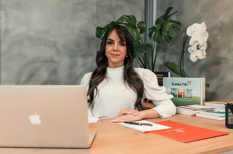Para a psiquiatra Jaqueline Bifano, fazer terapia auxilia na busca por identificar a origem das questões e dos problemas que atormentam e desanimam (foto: Arquivo pessoal) Para a psiquiatra Jaqueline Bifano, fazer terapia auxilia na busca por identificar a origem das questões e dos problemas que atormentam e desanimam (foto: Arquivo pessoal)