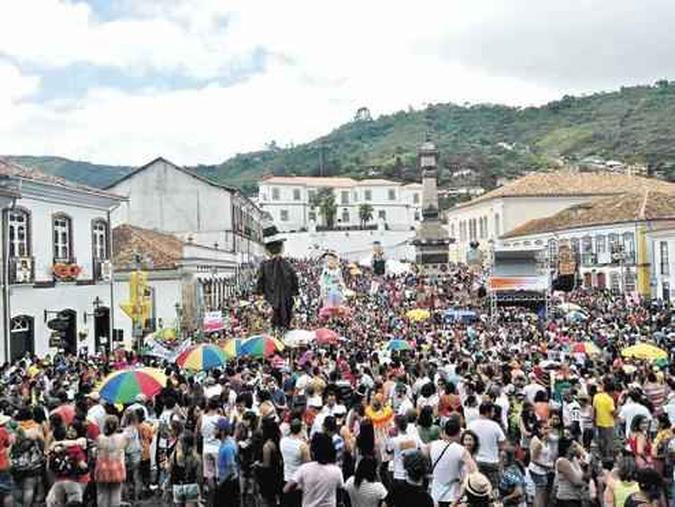Foliões se divertem em Ouro Preto no ano passado: cidade foi escolhida para estrear a campanha que vai mapear casos de assédio e áreas de risco(foto: Prefeitura de Ouro Preto/Divulgação) Foliões se divertem em Ouro Preto no ano passado: cidade foi escolhida para estrear a campanha que vai mapear casos de assédio e áreas de risco(foto: Prefeitura de Ouro Preto/Divulgação)