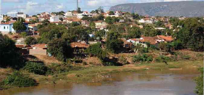 Local conhecido como Calhauzinho, s margens do Rio Araua, est totalmente abandonado, segundo os moradores(foto: Gladyston Rodrigues/EM/D.A PRESS)