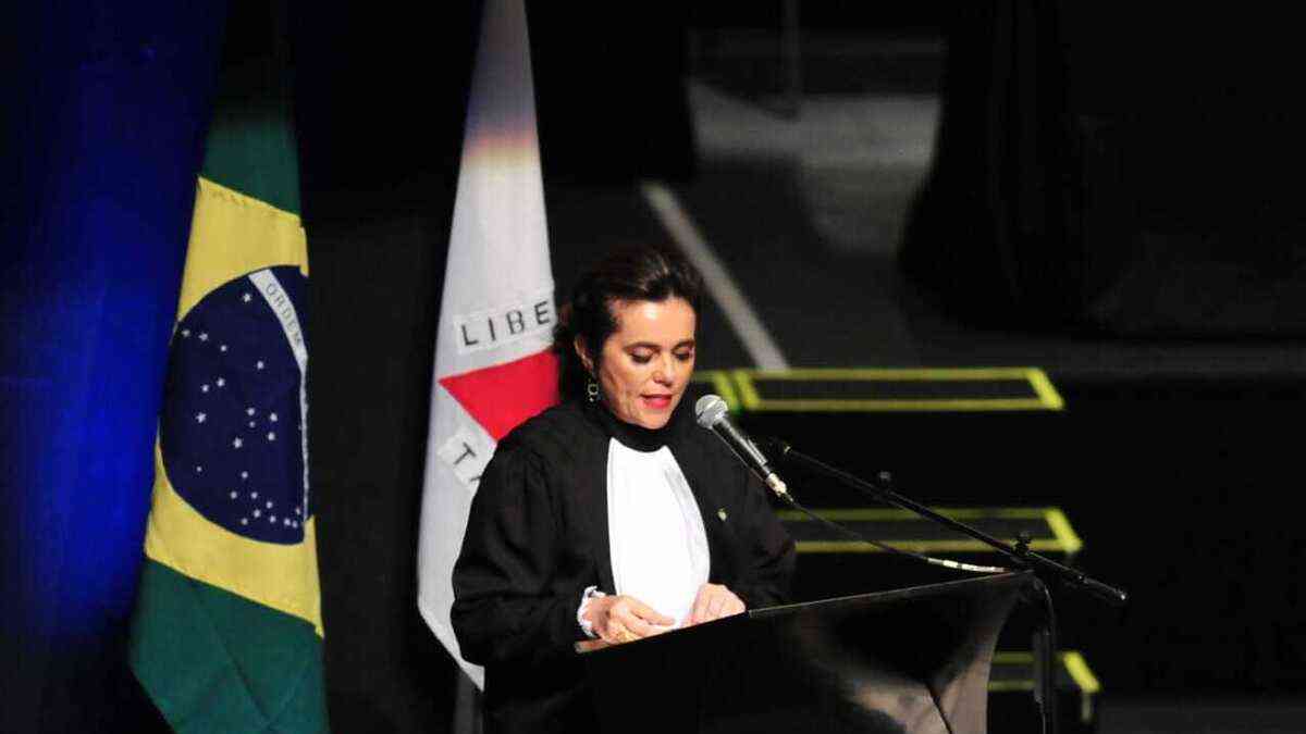 Governo de Minas divulga calendário de feriados e pontos facultativos em  2017  Organização Sindical - SIPROCFC-MG SINDICATO DOS PROPRIETÁRIOS DE  CENTROS DE FORMAÇÃO DE CONDUTORES DO ESTADO DE MINAS GERAIS