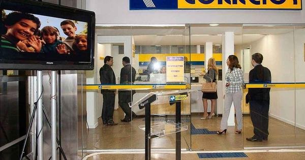 A dura tarefa de privatizar os Correios e desligar 100 mil funcionários ...