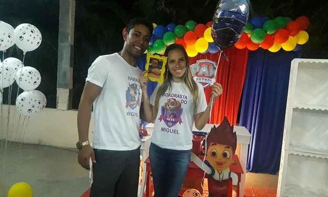 Roberto Coutinho e sua atual mulher na festa(foto: Reprodução/Facebook) Roberto Coutinho e sua atual mulher na festa(foto: Reprodução/Facebook)
