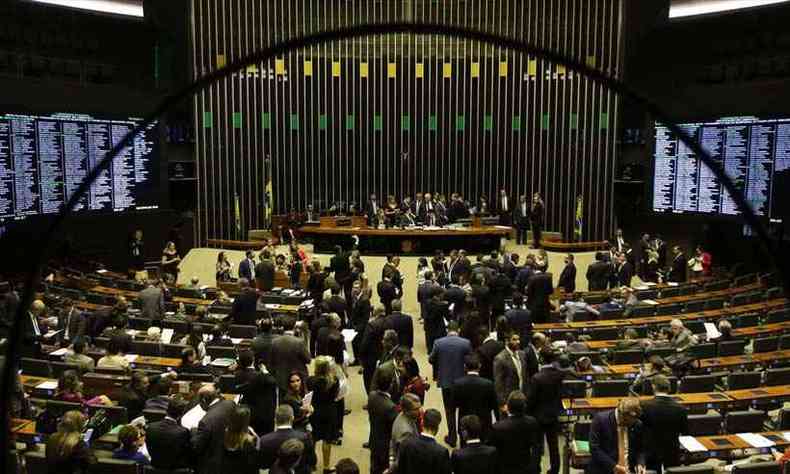 Outro veto de Bolsonaro mantido na votao foi em relao  inelegibilidade de candidatos em eleies(foto: Fabio Rodrigues Pozzebom/Agnci )