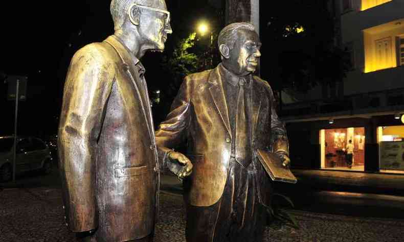 As esculturas foram produzidas pelo artista plstico Lo Santana e inauguradas em 2003(foto: Marcos Vieira/EM/D.A PRESS)