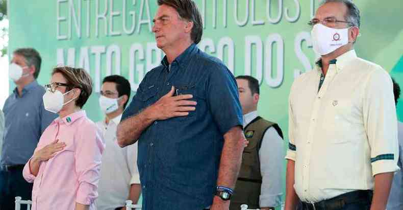 Jair Bolsonaro voltou a ameaar a botar o Exrcito nas ruas contra o isolamento social(foto: MARCOS CORREA/PR)