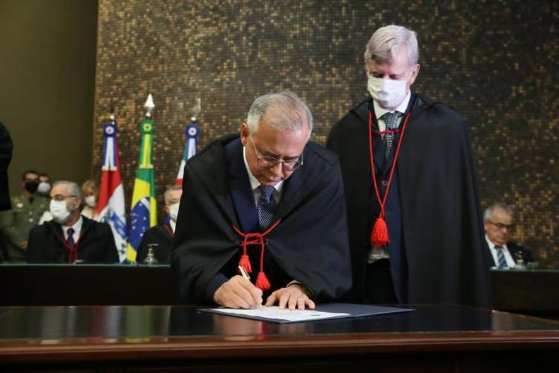 Presidente Otvio Lessa participa da posse do novo Desembargador do TJAL