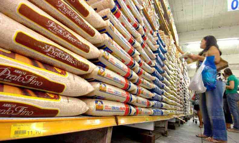Preos de alimentos, como arroz, dispararam nas ltimas semanas mas mercado v inflao de 1,78% este ano(foto: Marcos Michelin/EM/D.A Press %u2013 21/6/06)