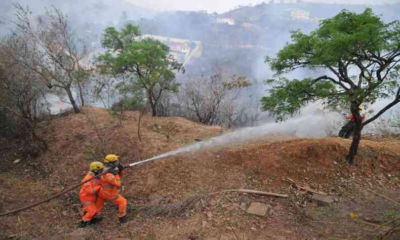 Focos de incndio em Minas chegaram a ser um a cada 6 minutos, segundo o Inpe