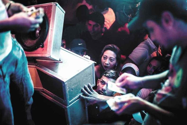 Tecnobrega, de Bruna Brandão, busca mostrar a cultura pulsante no Pará, onde há grande confluência de elementos brasileiros com os da região do Caribe (foto: Bruna Brandão/Divulgação) Tecnobrega, de Bruna Brandão, busca mostrar a cultura pulsante no Pará, onde há grande confluência de elementos brasileiros com os da região do Caribe (foto: Bruna Brandão/Divulgação)