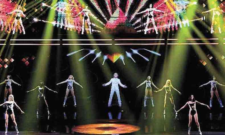 Holograma do artista francs Claude Franois acompanhado de suas bailarinas, conhecidas como 