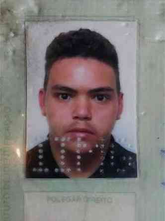 Polcia divulgou foto do suspeito, que  procurado no interior de Minas(foto: Divulgao/Polcia Civil)