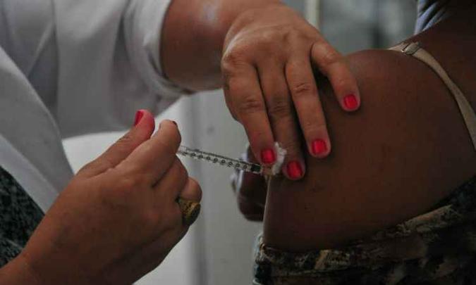 Comissão ainda analisa os casos de pessoas que têm histórico de vacinação(foto: Leandro Couri/EM/D.A Press) Comissão ainda analisa os casos de pessoas que têm histórico de vacinação(foto: Leandro Couri/EM/D.A Press)
