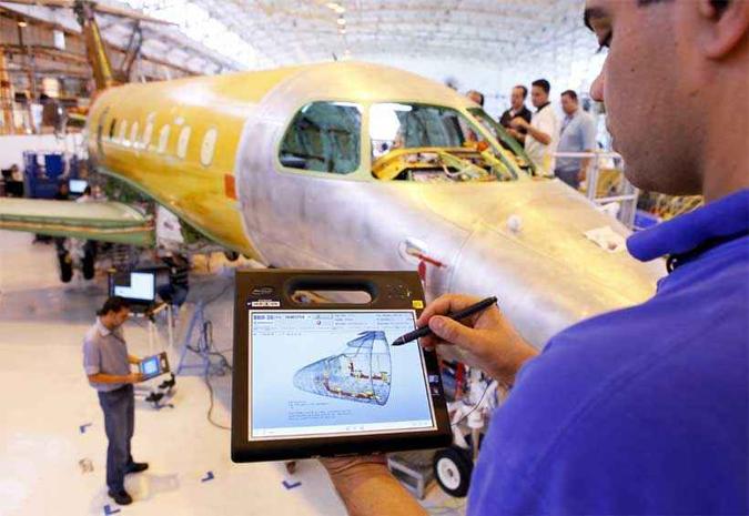 A cada 10 jatos regionais em operação, seis saem do Brasil e o mercado vai demandar 7 mil aeronaves(foto: Embraer/Divulgação) A cada 10 jatos regionais em operação, seis saem do Brasil e o mercado vai demandar 7 mil aeronaves(foto: Embraer/Divulgação)