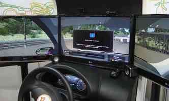  Em uma segunda etapa, ser obrigatrio o uso do simulador para quem dirigir veculos comerciais, caminho, nibus e motos(foto: Paula Carolina/EM/D. A Press - 08/08/2013)