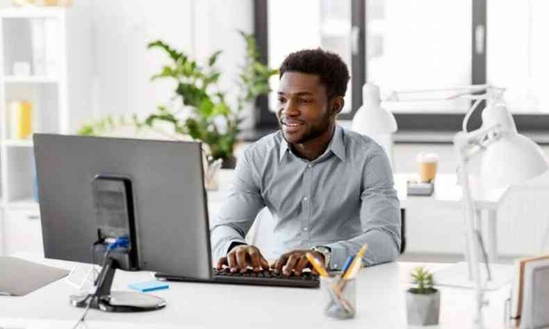 Plataforma de comrcio digital oferece bolsas e formao tcnica para pessoas negras