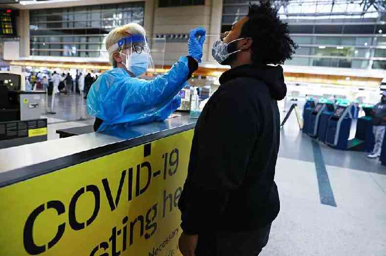 Alguns turistas esto evitando fazer o teste de coronavrus e comprando certificados falso(foto: Getty Images)