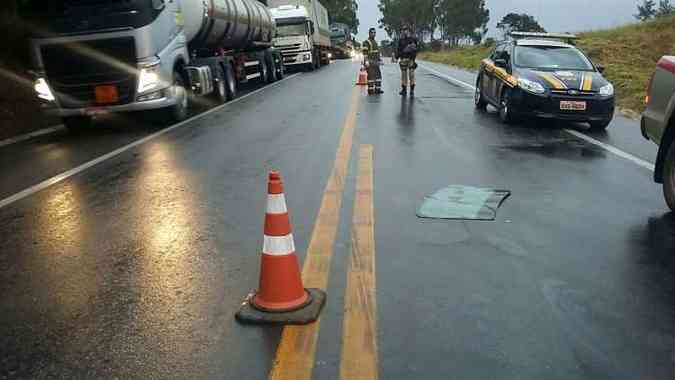 Congestionamento registrado na rodovia depois do acidente(foto: Polcia Rodoviria Federal (PRF) / Divulgao)