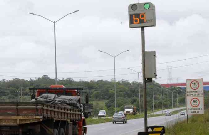 Em Minas, seriam 240 radares desligados em rodovias federais concedidas(foto: Jair Amaral/EM/D.A Press)
