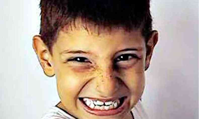 Garoto Paulo Pavesi tinha 10 anos quando caiu do prdio, em Poos de Caldas, em 2000. Ele teve os rgos retirados irregularmente (foto: lbum de famlia)