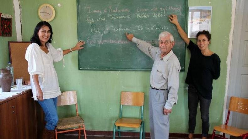 Nos �ltimos anos, os tsakonianos t�m se esfor�ado ao m�ximo para manter sua l�ngua viva(foto: Angela Dansby)