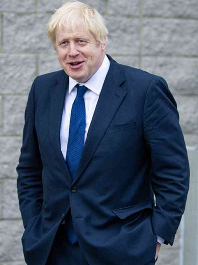 Estandarte do governo nacional de Boris Johnson  o O Povo contra o Parlamento(foto: Dunca Mcglynn/AFP)