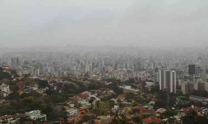 Imagem mostra chuva em BH